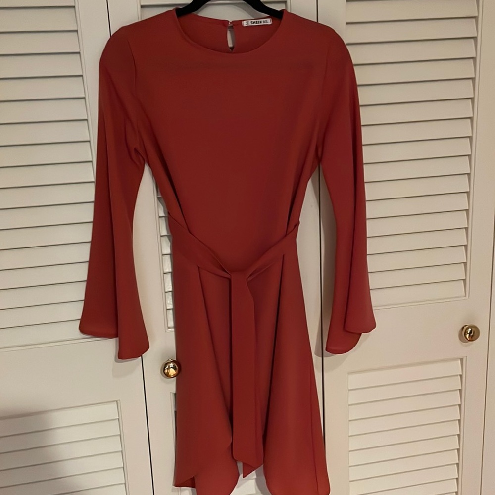Girl's Mauve Dress with slight bell sleeves; Size 13-14